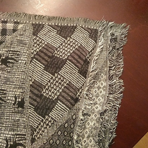 Patterned scarf - Picture 3 of 3